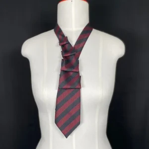 Elegantes Upcycling-Krawattencollier in Rot und Schwarz