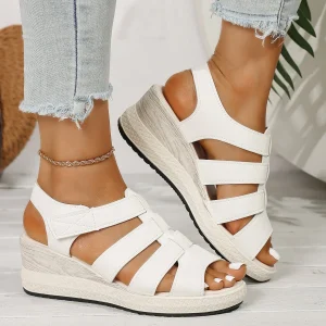 Keilabsatz Sandalen mit Cut-Out Riemen