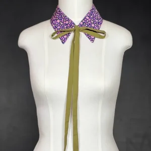 Kragencollier Olive Bloom – Floral, bold & unmistakable
