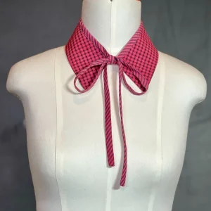 Kragencollier Red Check – Klar, laut, charakterstark